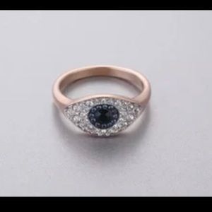 Gorgeous size 8 evil eye ring with swarovski elements